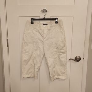 White Lee short pants